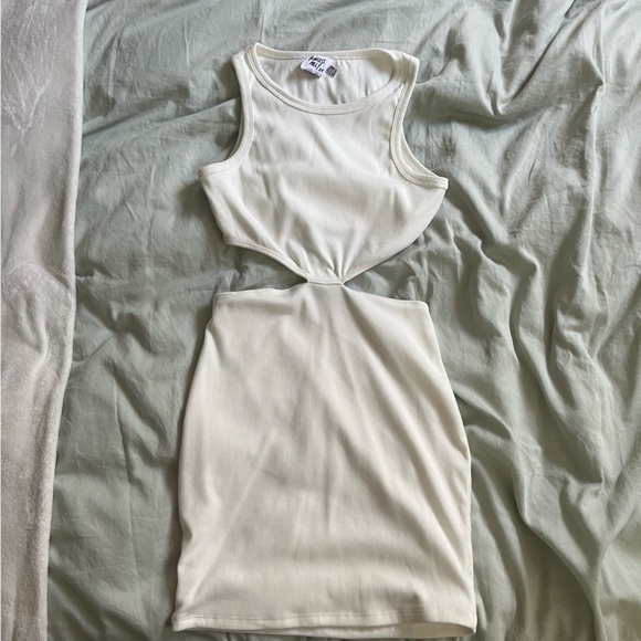 Princess Polly Cutout dress in white - Picture 2 of 4